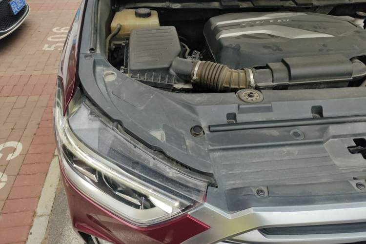 Used SAIC MAXUS D90 2017 2.0T Automatic Two-Wheel Drive - Uranus Engine Bay Right