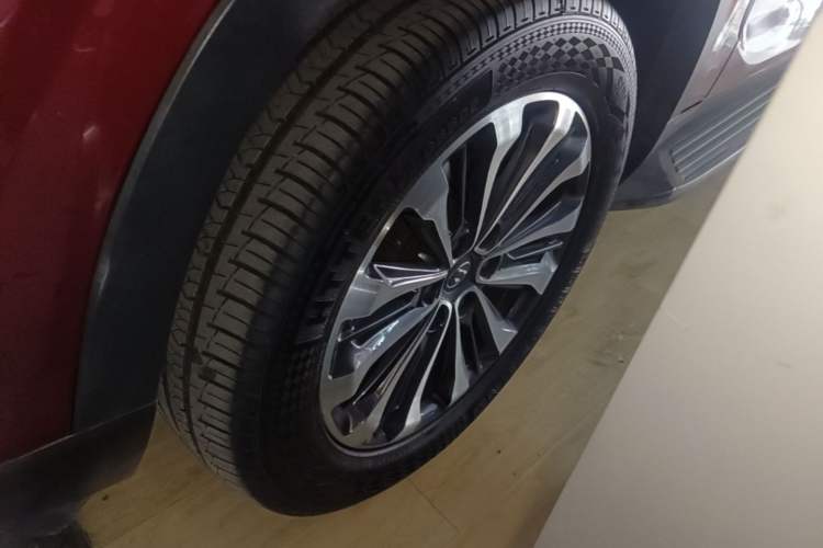Used SAIC MAXUS D90 2017 2.0T Automatic Two-Wheel Drive Mercury Exterior 4
