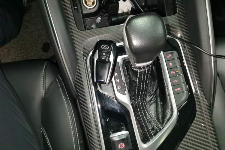 Used SAIC MAXUS D90 2017 2.0T Automatic Two-Wheel Drive - Uranus Gear Lever