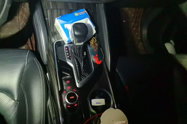 Used SAIC MAXUS D90 2017 2.0T Automatic All-Wheel Drive Sirius Gear Lever