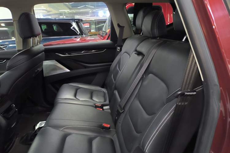 Used SAIC MAXUS D90 2017 2.0T Automatic Two-Wheel Drive - Uranus Left Rear Seat
