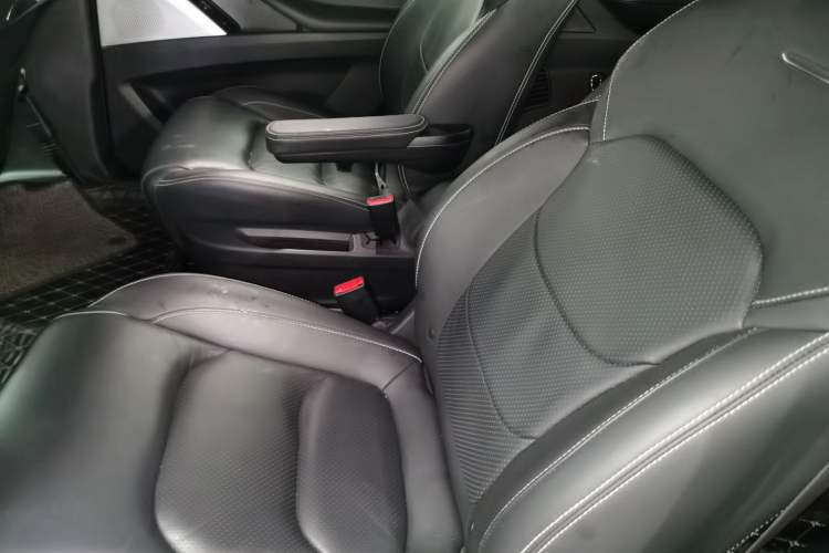 Used SAIC MAXUS D90 2017 2.0T Automatic Two-Wheel Drive - Uranus Left Rear Seat