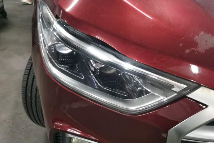 Used SAIC MAXUS D90 2017 2.0T Automatic Two-Wheel Drive - Uranus Right Front Headlight