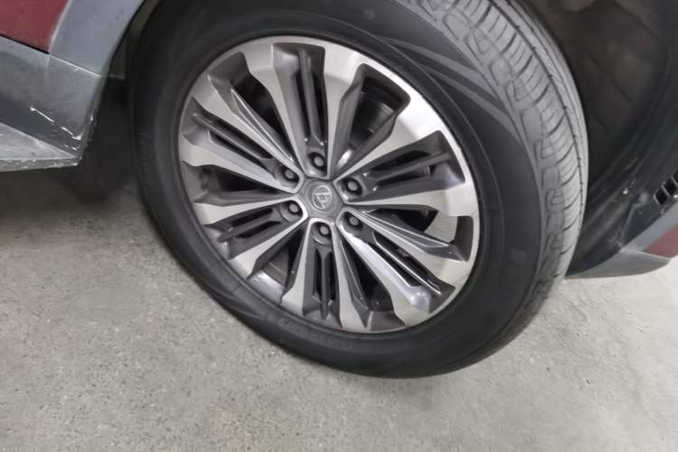 Used SAIC MAXUS D90 2017 2.0T Automatic Two-Wheel Drive - Uranus Right Front Wheel Hub