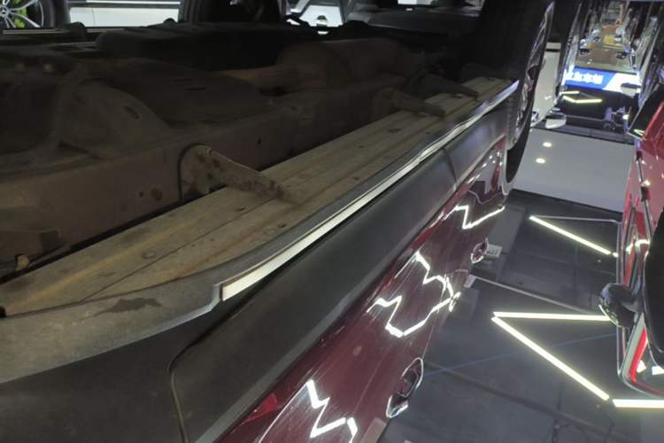 Used SAIC MAXUS D90 2017 2.0T Automatic Two-Wheel Drive - Uranus Right Side Sill