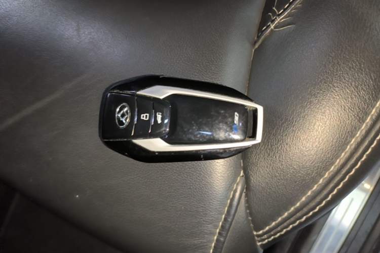 Used SAIC MAXUS D90 2017 2.0T Automatic Two-Wheel Drive - Uranus Vehicle Key