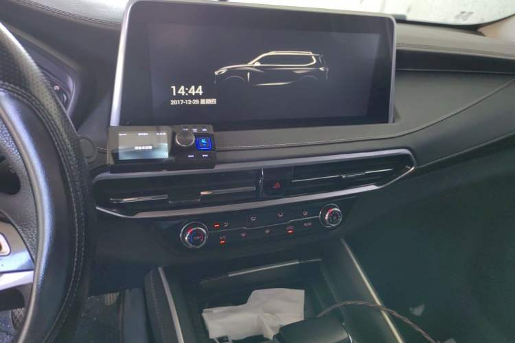 Used SAIC MAXUS D90 2017 2.0T Automatic Two-Wheel Drive Mercury Audio And AC Panel