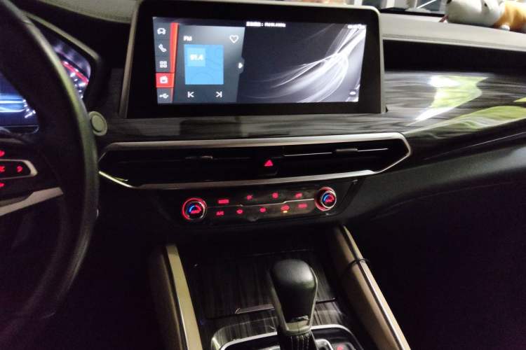 Used SAIC MAXUS D90 2017 2.0T Automatic Two-Wheel Drive Mercury Base Edition Audio And AC Panel