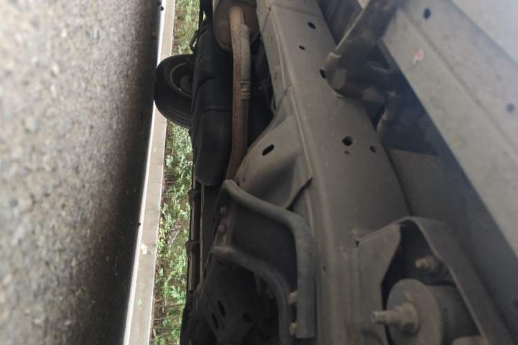 Used SAIC MAXUS D90 2017 2.0T Automatic Two-Wheel Drive Mercury Chassis Front Right
