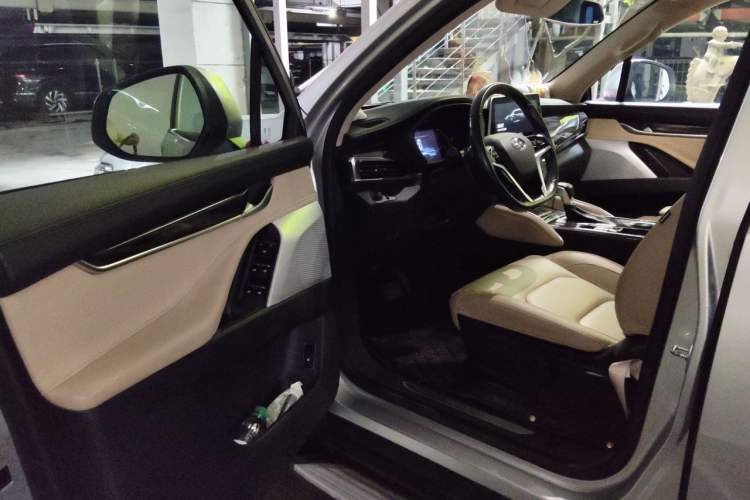 Used SAIC MAXUS D90 2017 2.0T Automatic Two-Wheel Drive Mercury Base Edition Driver Seat