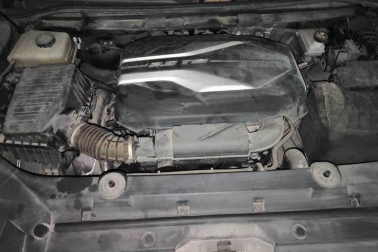 Used SAIC MAXUS D90 2017 2.0T Automatic All-Wheel Drive Sirius Engine Bay