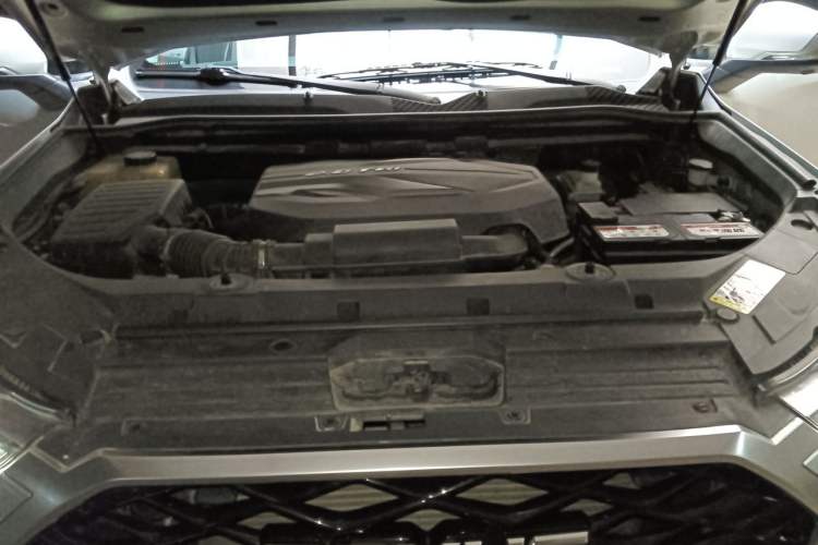 Used SAIC MAXUS D90 2017 2.0T Automatic All-Wheel Drive Polaris Engine Bay