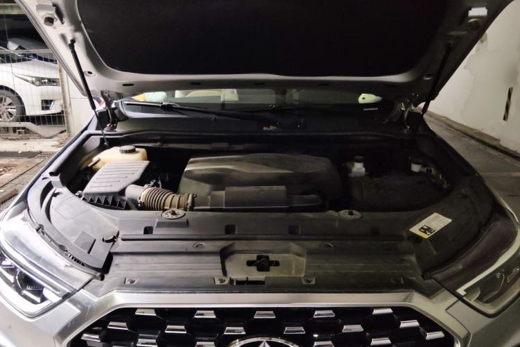 Used SAIC MAXUS D90 2017 2.0T Automatic Two-Wheel Drive Mercury Base Edition Engine Bay
