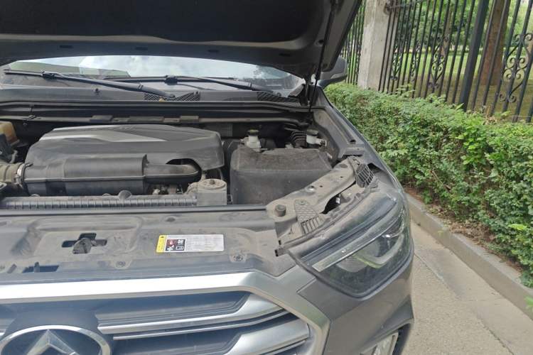 Used SAIC MAXUS D90 2017 2.0T Automatic Two-Wheel Drive Mercury Engine Bay Left