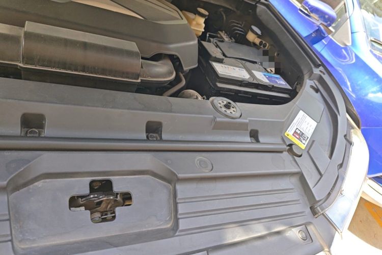 Used SAIC MAXUS D90  Engine Bay Left