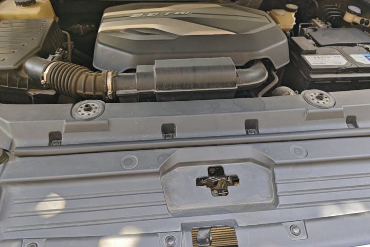 Used SAIC MAXUS D90  Engine Bay