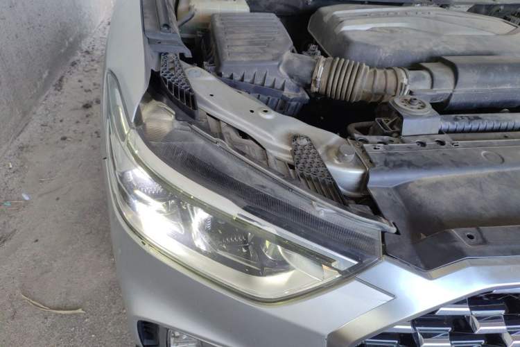Used SAIC MAXUS D90 2017 2.0T Automatic Two-Wheel Drive Mercury Engine Bay Right