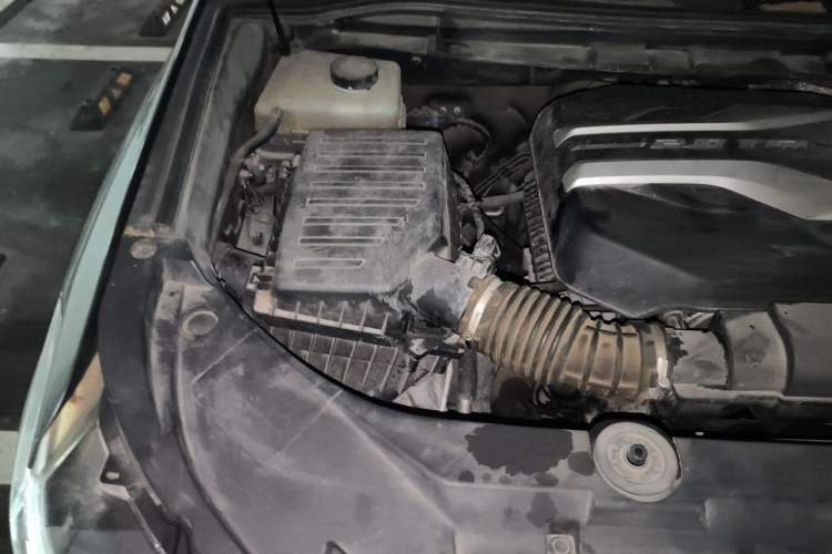 Used SAIC MAXUS D90 2017 2.0T Automatic All-Wheel Drive Sirius Engine Bay Right