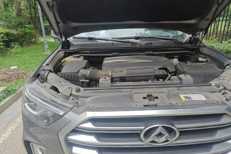 Used SAIC MAXUS D90 2017 2.0T Automatic Two-Wheel Drive Mercury Engine Bay Right