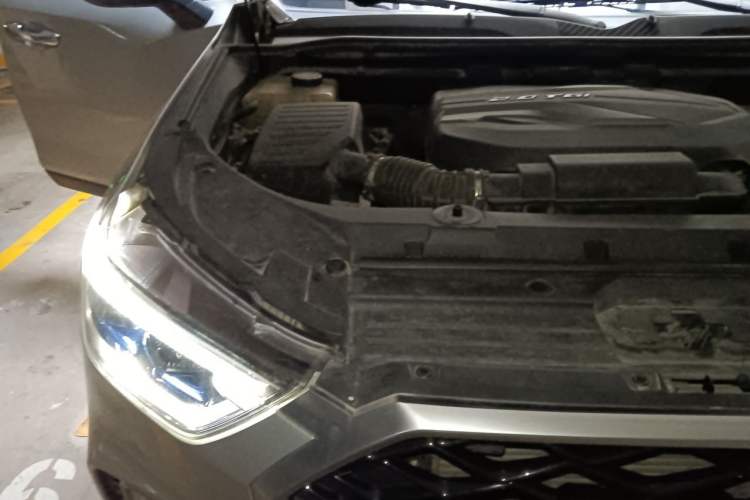 Used SAIC MAXUS D90 2017 2.0T Automatic All-Wheel Drive Polaris Engine Bay Right