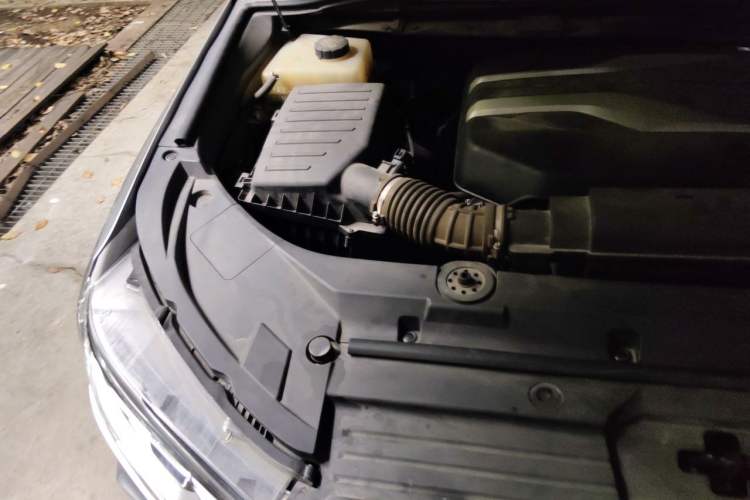 Used SAIC MAXUS D90 2017 2.0T Automatic Two-Wheel Drive Mercury Base Edition Engine Bay Right