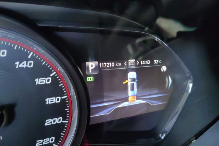 Used SAIC MAXUS D90 2017 2.0T Automatic Two-Wheel Drive Mercury Odometer Close Up