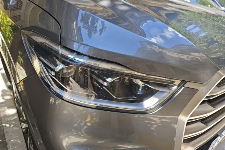 Used SAIC MAXUS D90  Right Front Headlight