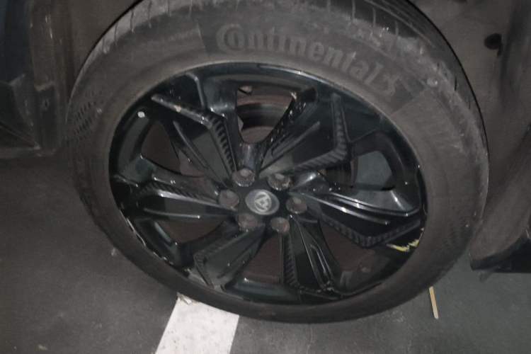 Used SAIC MAXUS D90 2017 2.0T Automatic All-Wheel Drive Sirius Right Front Wheel Hub