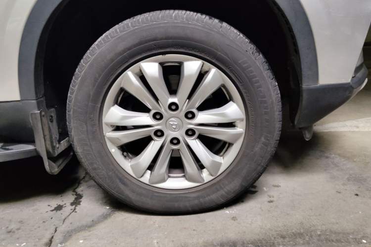 Used SAIC MAXUS D90 2017 2.0T Automatic Two-Wheel Drive Mercury Base Edition Right Front Wheel Hub