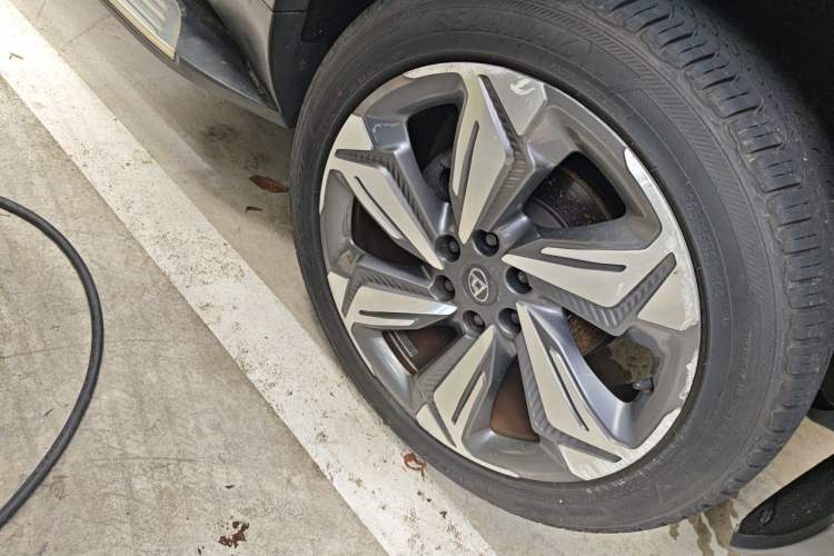 Used SAIC MAXUS D90  Right Front Wheel Hub