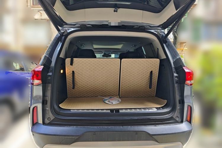 Used SAIC MAXUS D90  Trunk