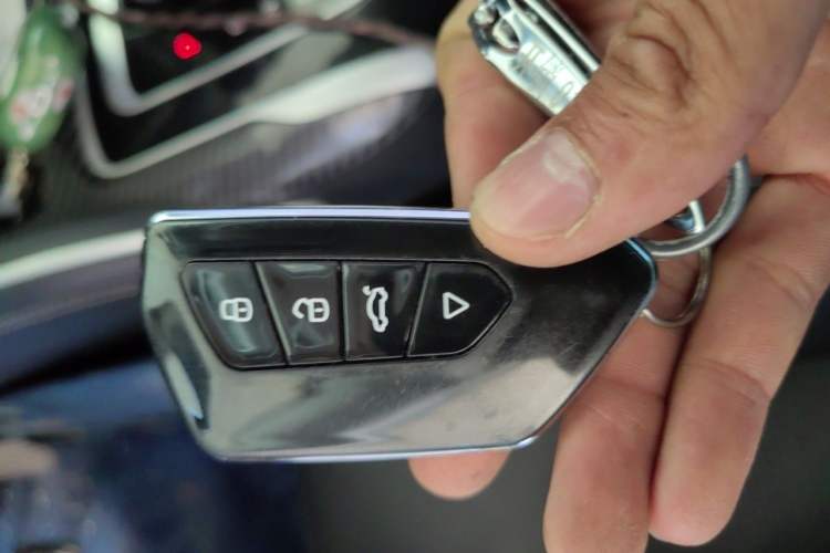 Used SAIC MAXUS D90 2017 2.0T Automatic Two-Wheel Drive Mercury Vehicle Key