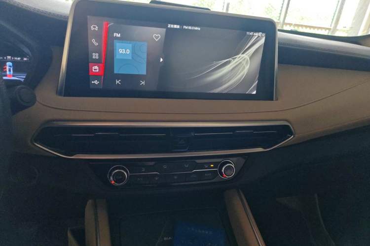 Used SAIC MAXUS D90 2017 2.0T Manual Two-Wheel Drive Mars Base Edition Audio And AC Panel