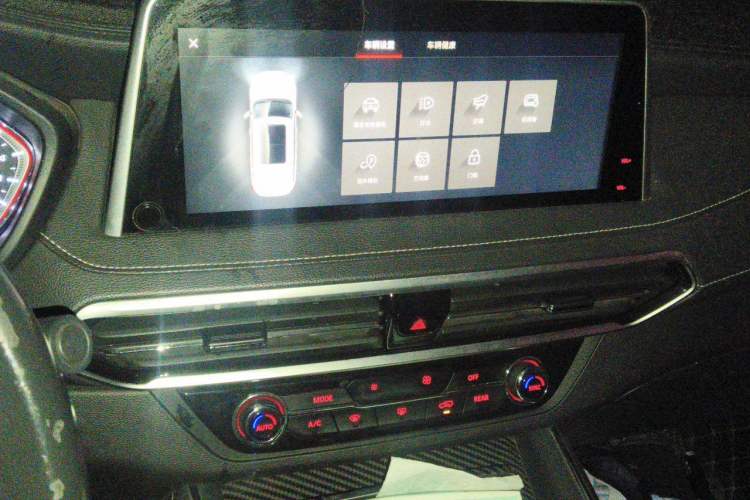 Used SAIC MAXUS D90 2017 2.0T Automatic Two-Wheel Drive Mercury Audio And AC Panel