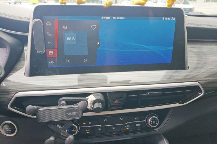 Used SAIC MAXUS D90 2017 2.0T Automatic Two-Wheel Drive Mercury Base Edition Audio And AC Panel