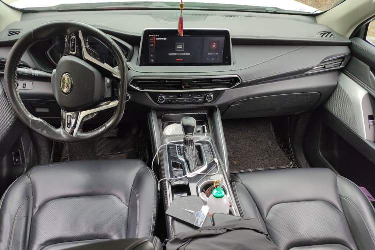 Used SAIC MAXUS D90 2017 2.0T Automatic Two-Wheel Drive - Uranus Center Console