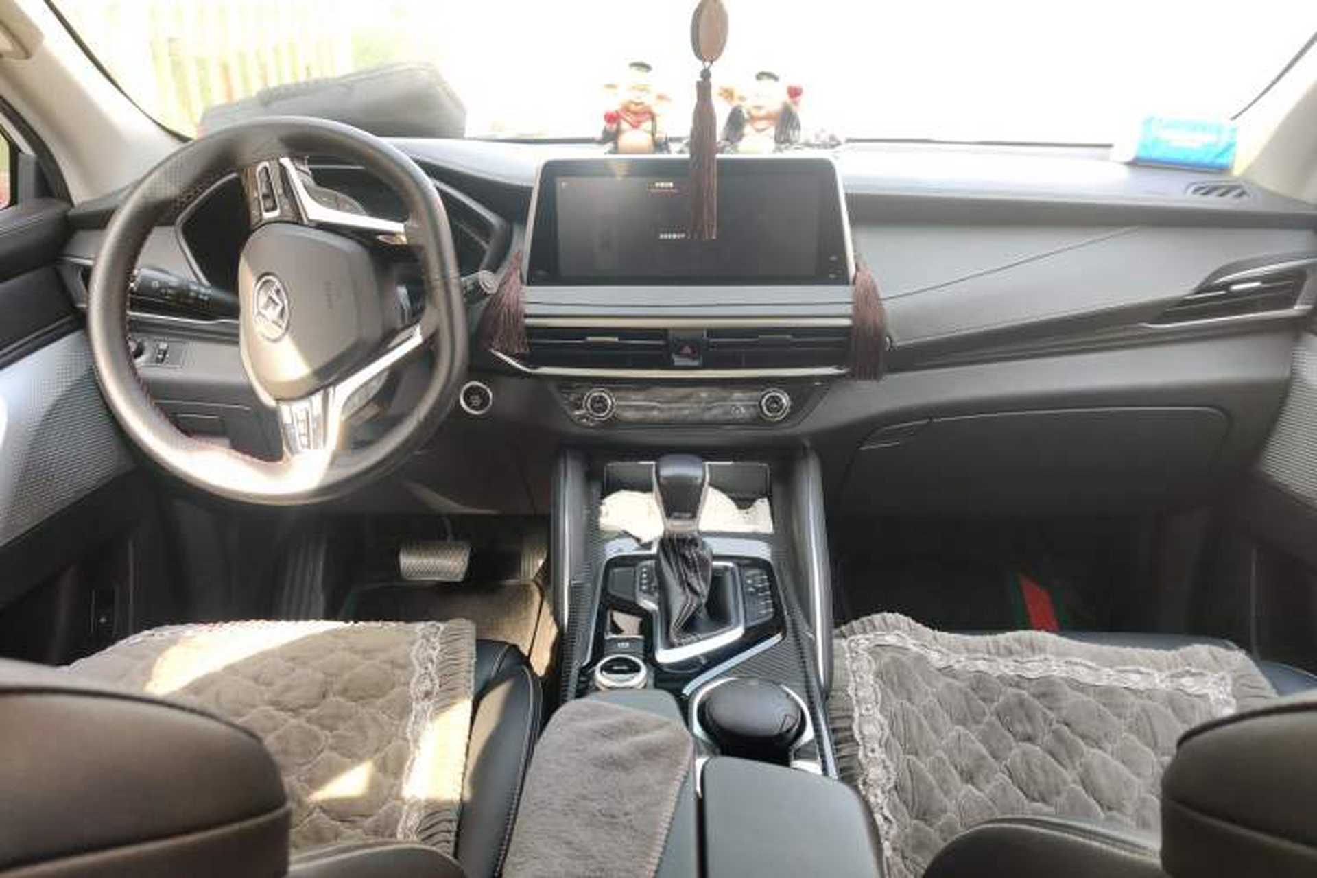 Used SAIC MAXUS D90 2017 2.0T Automatic All-Wheel Drive Sirius Center Console