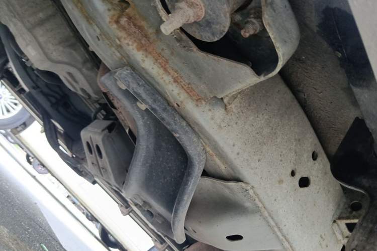 Used SAIC MAXUS D90 2017 2.0T Automatic Two-Wheel Drive - Uranus Chassis Front Left