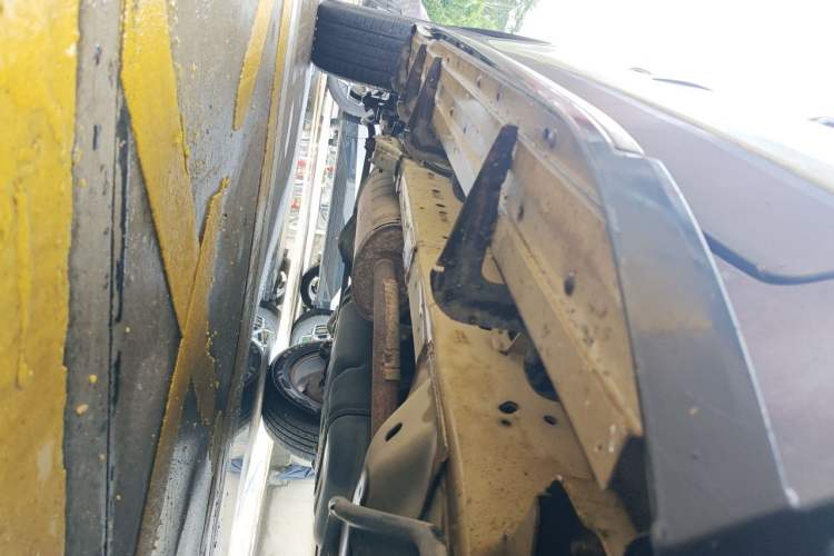 Used SAIC MAXUS D90 2017 2.0T Automatic Two-Wheel Drive Mercury Base Edition Chassis Front Right