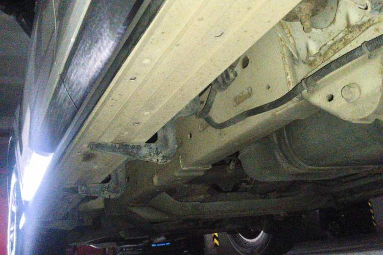 Used SAIC MAXUS D90 2017 2.0T Automatic Two-Wheel Drive Mercury Chassis Rear Left