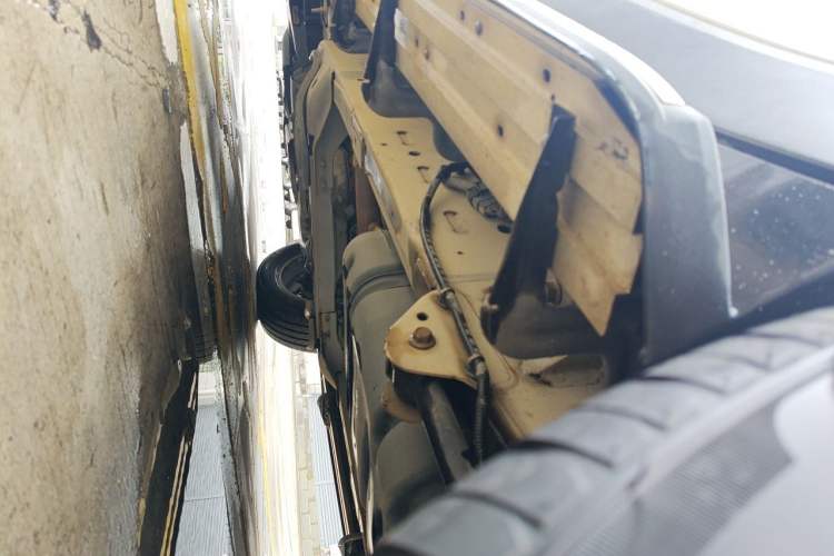 Used SAIC MAXUS D90 2017 2.0T Automatic Two-Wheel Drive Mercury Base Edition Chassis Rear Left