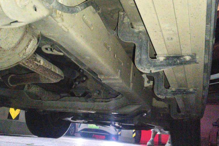 Used SAIC MAXUS D90 2017 2.0T Automatic Two-Wheel Drive Mercury Chassis Rear Right