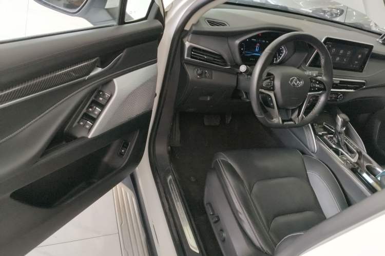Used SAIC MAXUS D90 2017 2.0T Automatic Two-Wheel Drive - Uranus Driver Seat