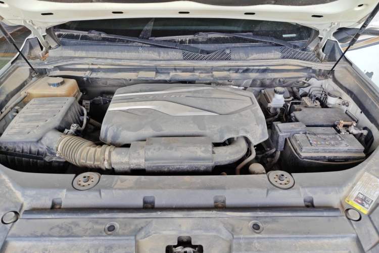 Used SAIC MAXUS D90 2017 2.0T Manual Two-Wheel Drive Mars Base Edition Engine Bay