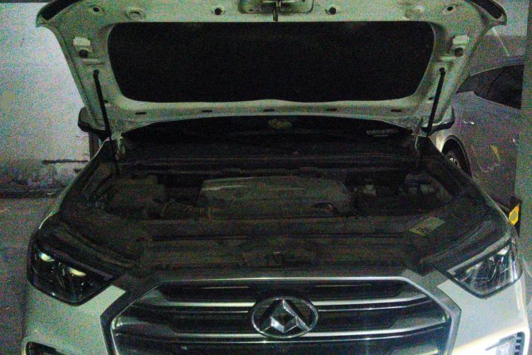 Used SAIC MAXUS D90 2017 2.0T Automatic Two-Wheel Drive Mercury Engine Bay