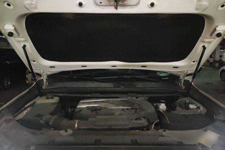 Used SAIC MAXUS D90 2017 2.0T Automatic Two-Wheel Drive - Uranus Engine Bay