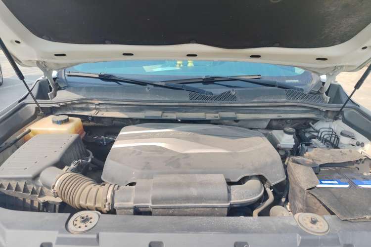 Used SAIC MAXUS D90 2017 2.0T Automatic Two-Wheel Drive - Uranus Engine Bay
