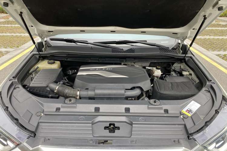 Used SAIC MAXUS D90  Engine Bay
