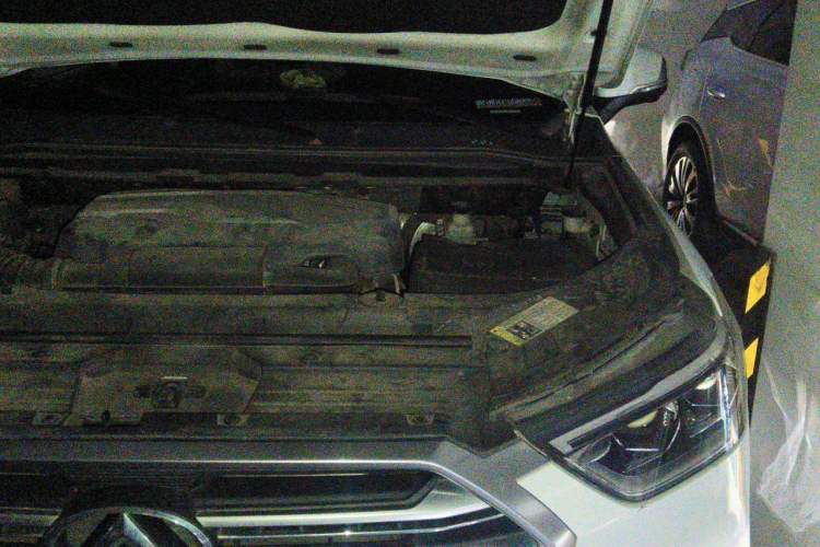Used SAIC MAXUS D90 2017 2.0T Automatic Two-Wheel Drive Mercury Engine Bay Left
