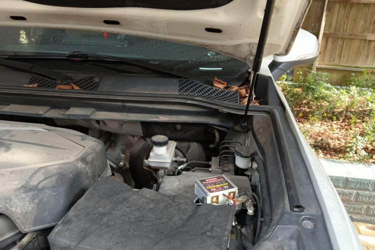 Used SAIC MAXUS D90 2017 2.0T Automatic All-Wheel Drive Sirius Engine Bay Left